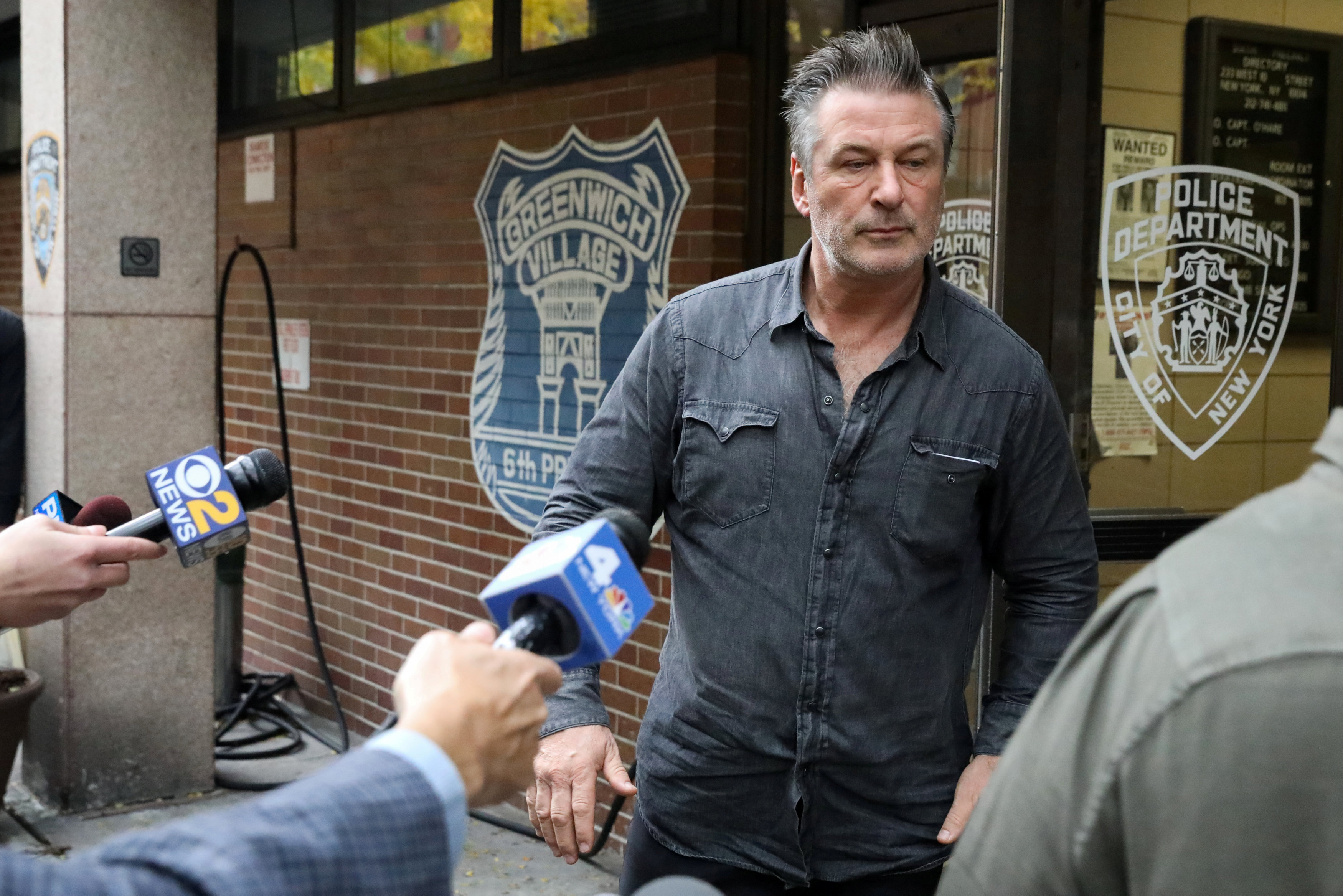 Hombre presuntamente golpeado por Alec Baldwin desconocía quién era