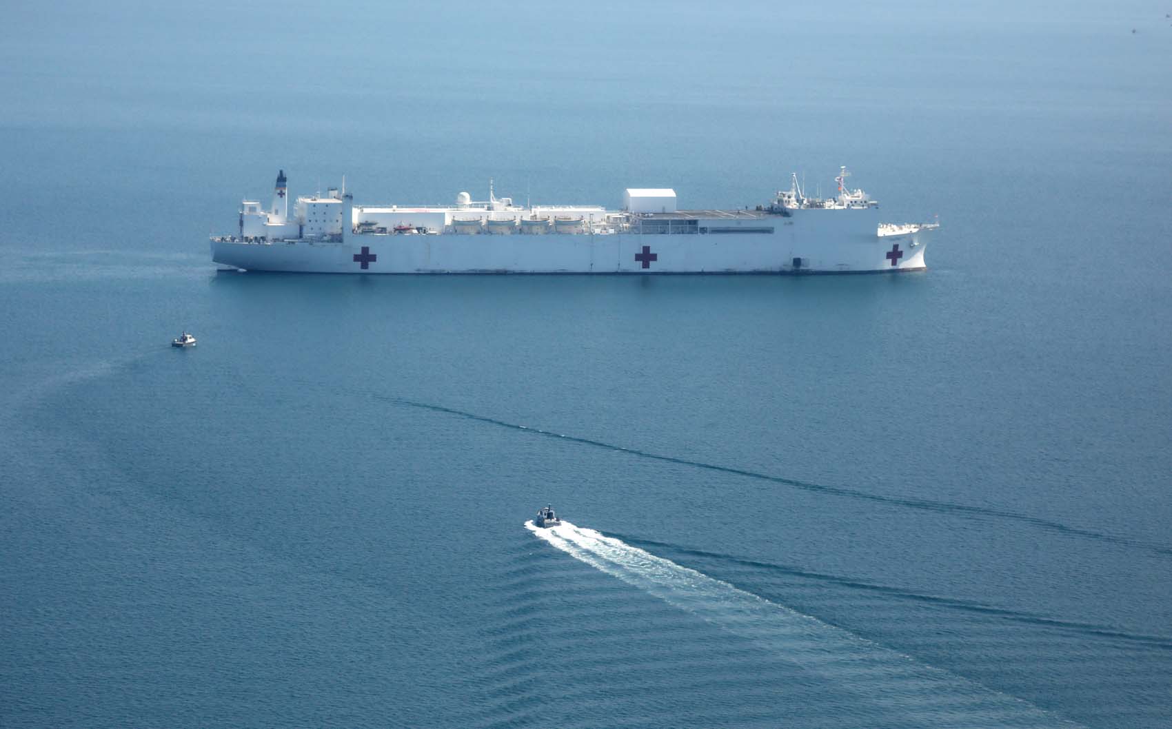 Buque hospital USNS Comfort de EEUU llega a Colombia para misión humanitaria