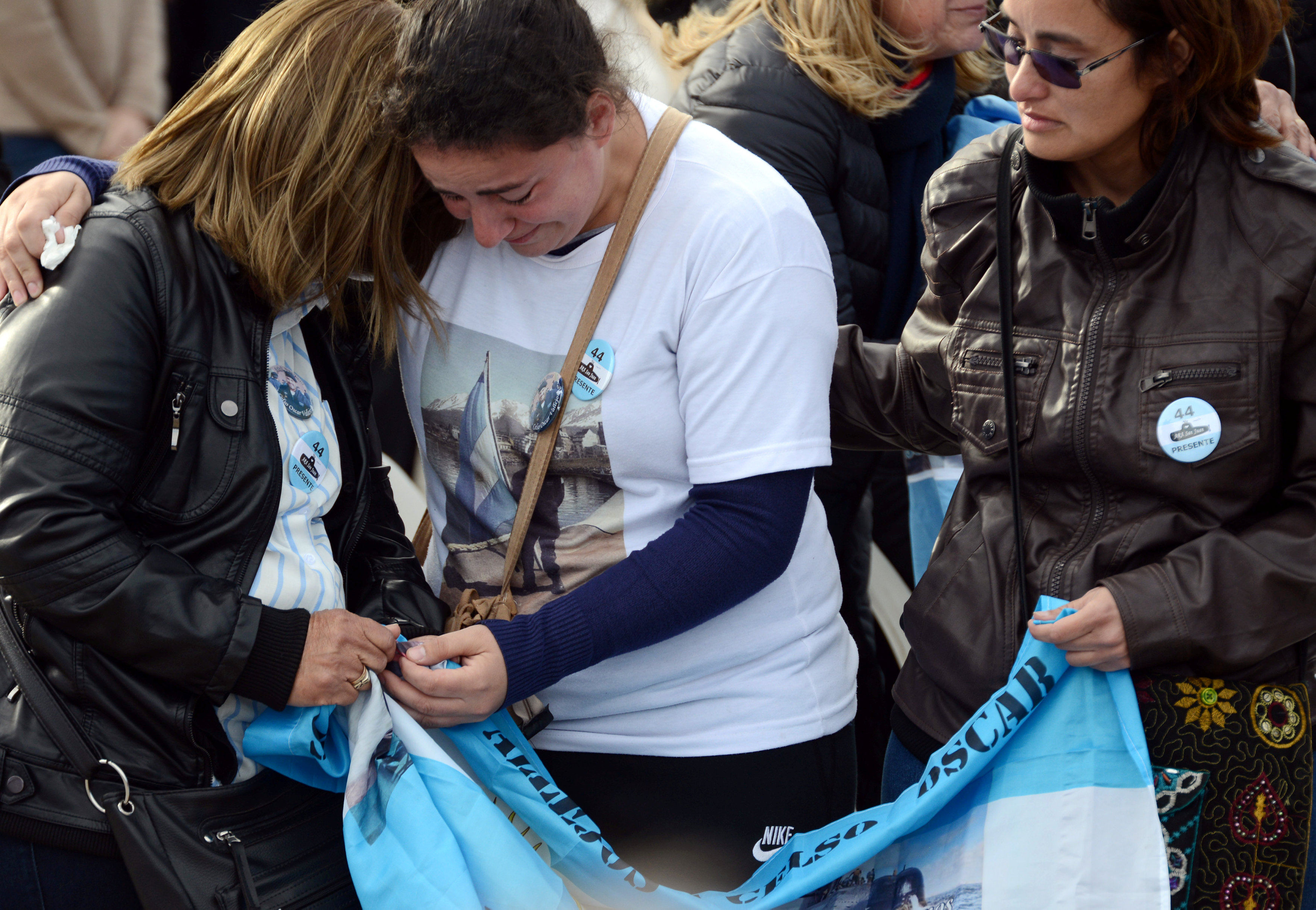 Familiares piden reflotar el submarino argentino tras haber sido localizado