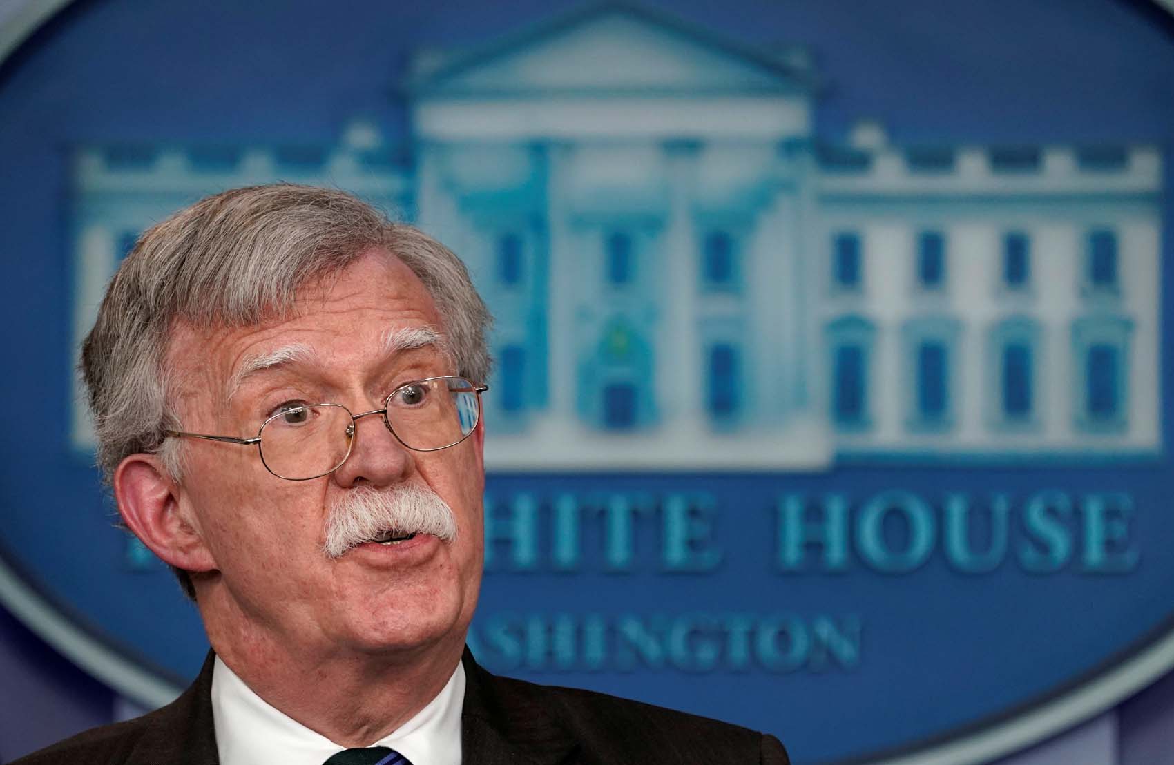 John Bolton cuestiona lazos de Maduro con Hezbollah: Mientras venezolanos sufrían de hambre, él se rodeaba de los terroristas