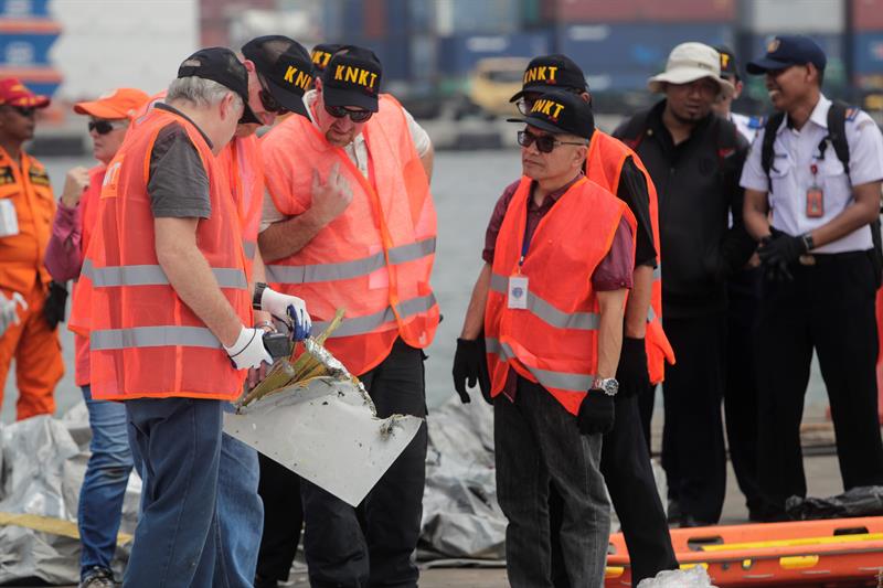 Avión de Lion Air impactó a gran velocidad contra el mar en Indonesia