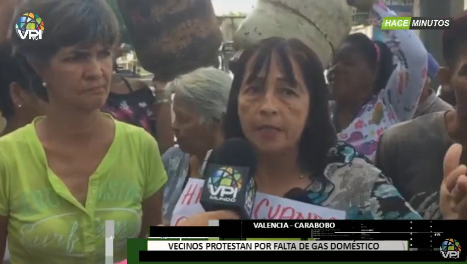 Carabobeños intercambian productos Clap por bombonas de gas (video)