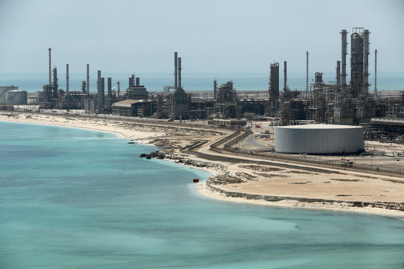 Arabia Saudí ha recuperado producción de petróleo de 11,3 millones barriles