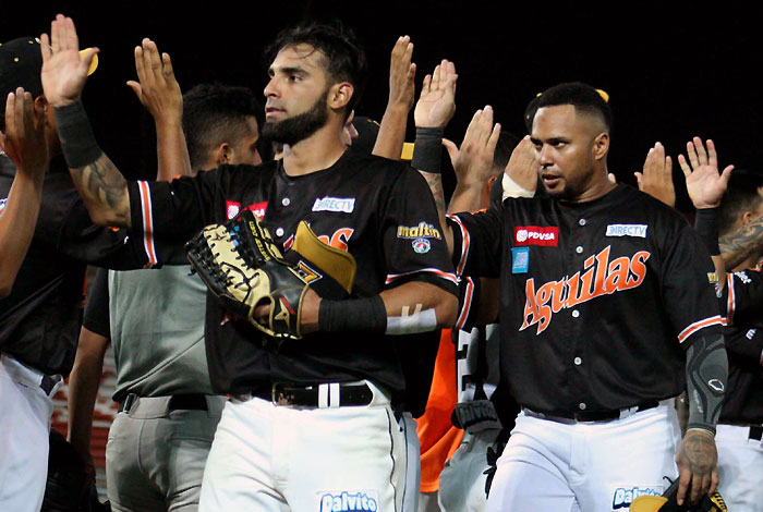 Águilas, Leones, Navegantes y Caribes ganaron este domingo en la LVBP