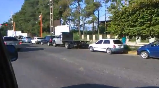 En Barinas las colas por gasolina son kilométricas #3Nov