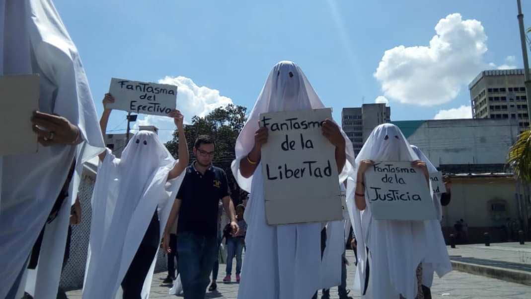 Los fantasmas del régimen protestaron en el centro de Valencia (fotos)