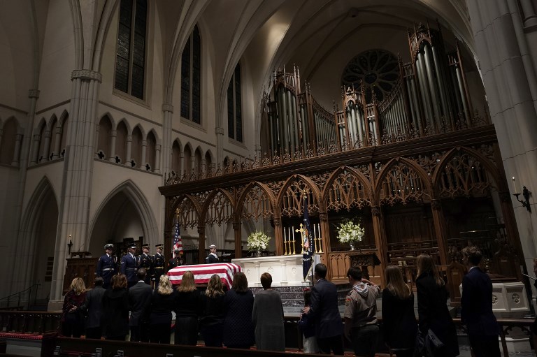 Tras un adiós solemne, Bush es enterrado en Texas
