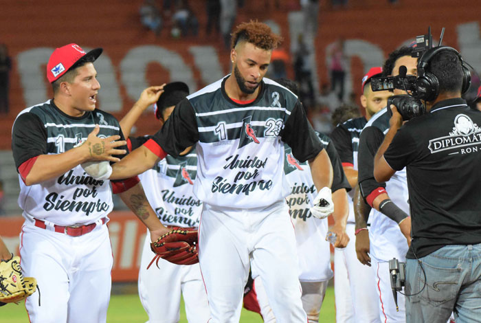 Cardenales dejó en el terreno a Tiburones en honor a Castillo y Valbuena: Resultados de la LVBP del #10Dic