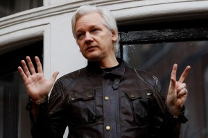 Assange no será extraditado a ningún país con pena capital, afirma ministro británico