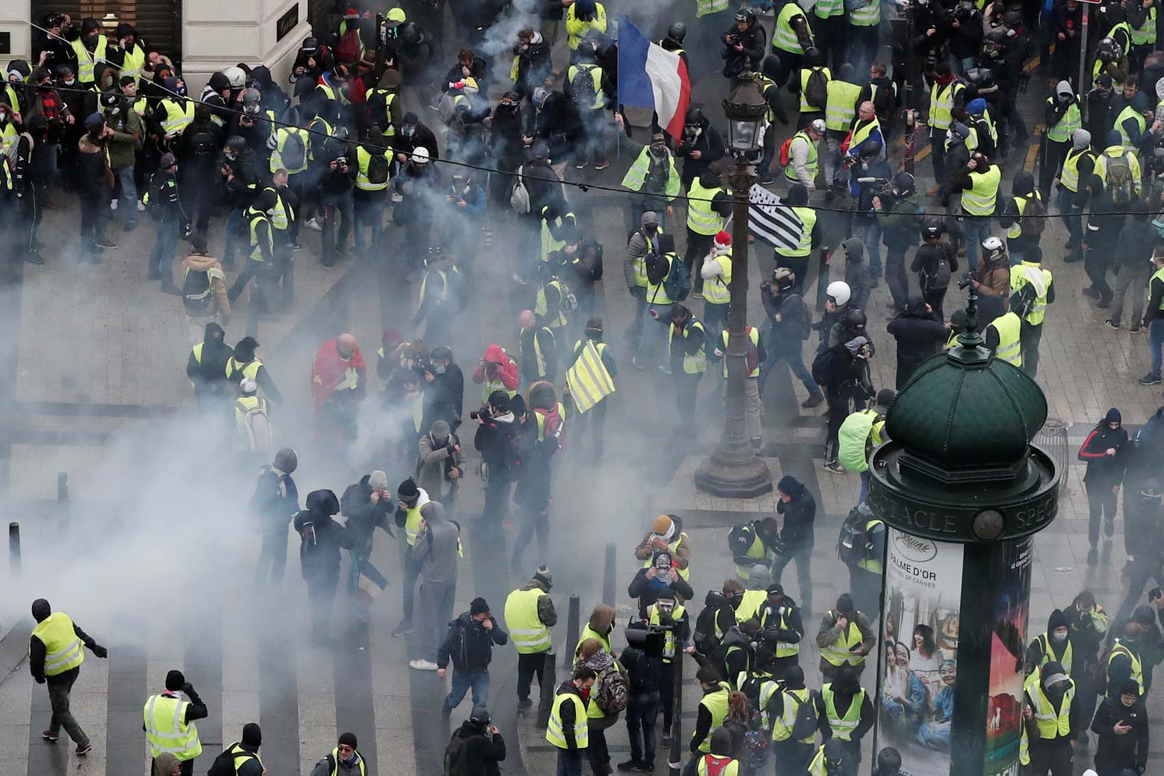 Varios periodistas heridos en las protestas en París