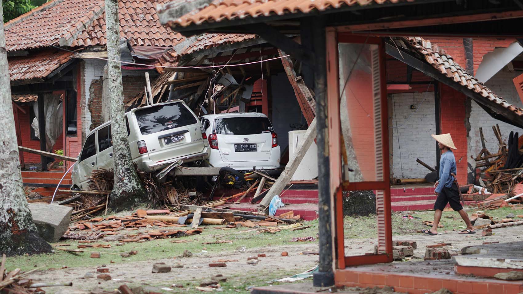 Tsunami en Indonesia: Cómo un volcán puede generar una ola mortal