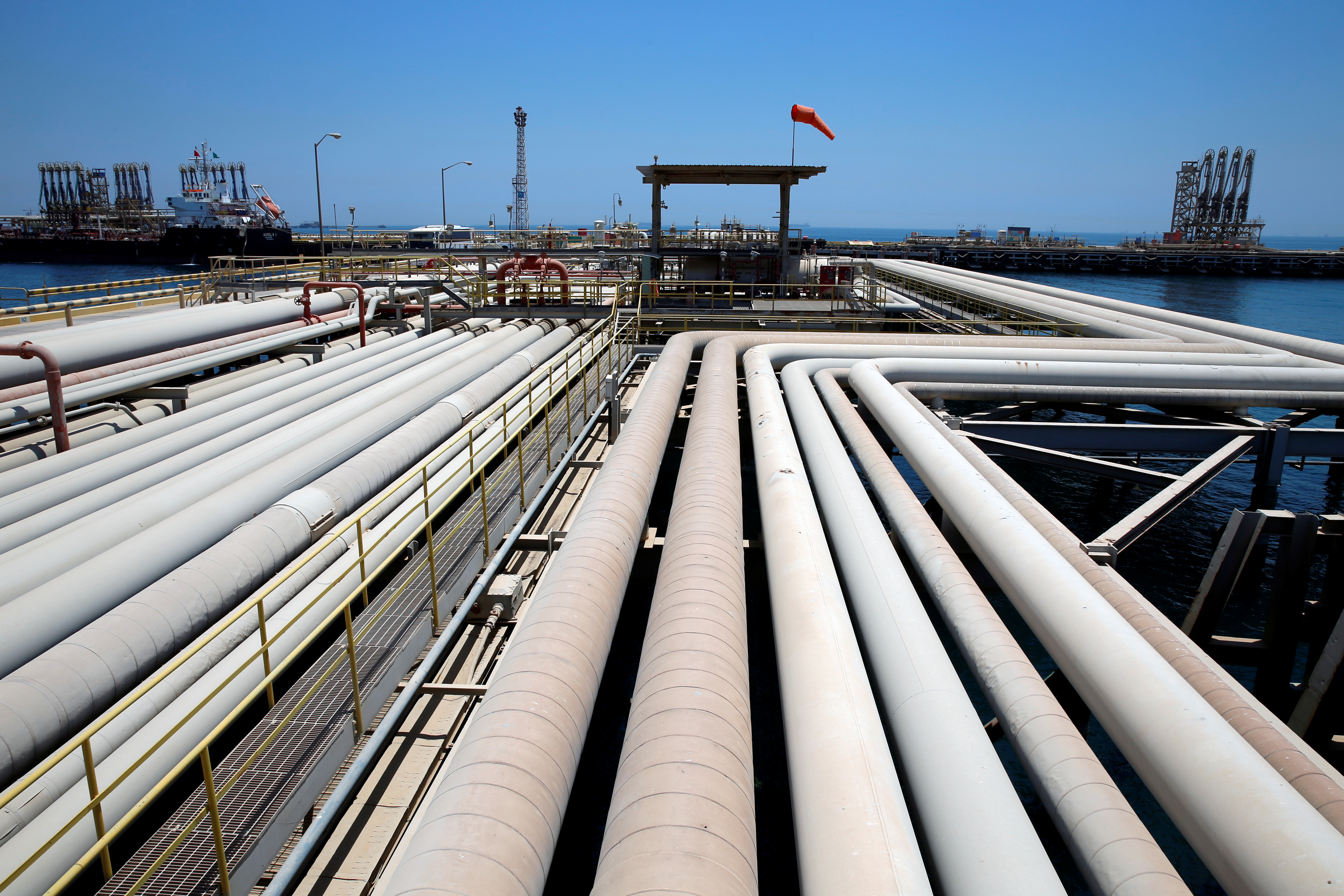 Arabia Saudita desplaza a Rusia como mayor proveedor de petróleo para China en noviembre