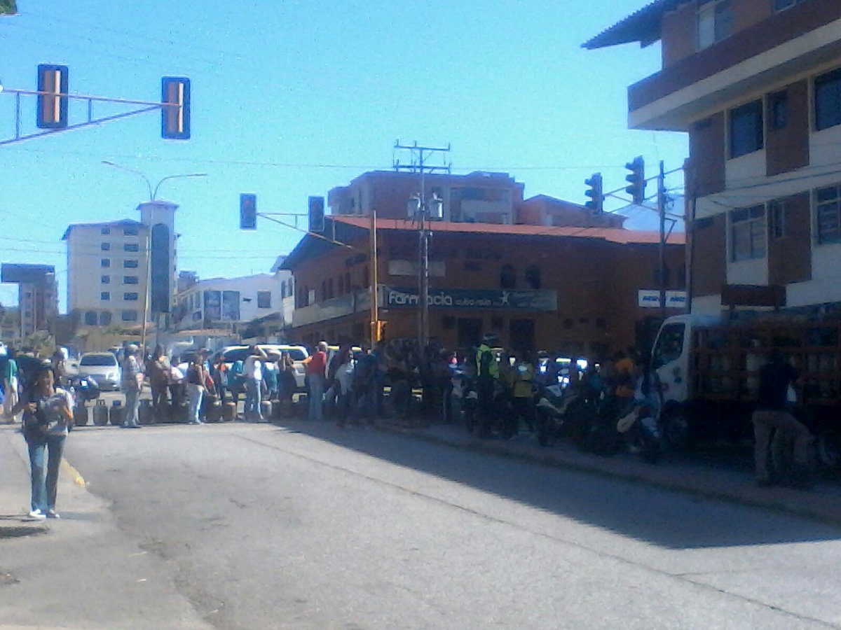 Merideños trancan las calles protestando por falta de gas doméstico #10Dic