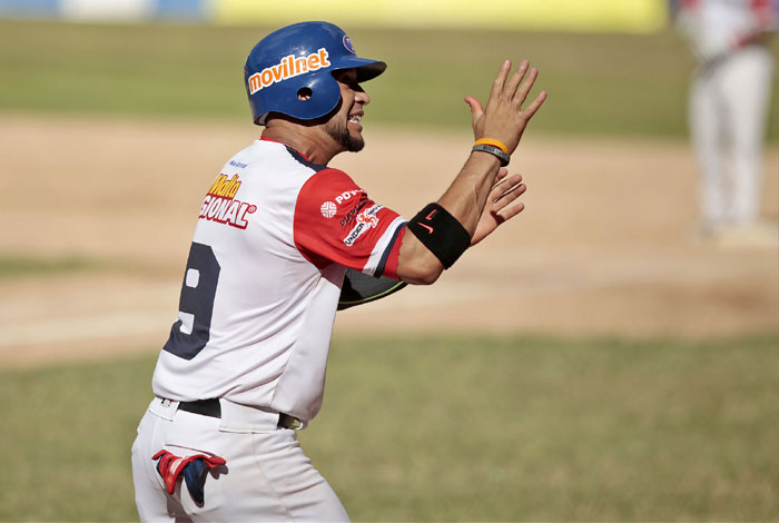 Tiburones no cedió ante Águilas y saborea la clasificación: Resultados de la LVBP del #16Dic