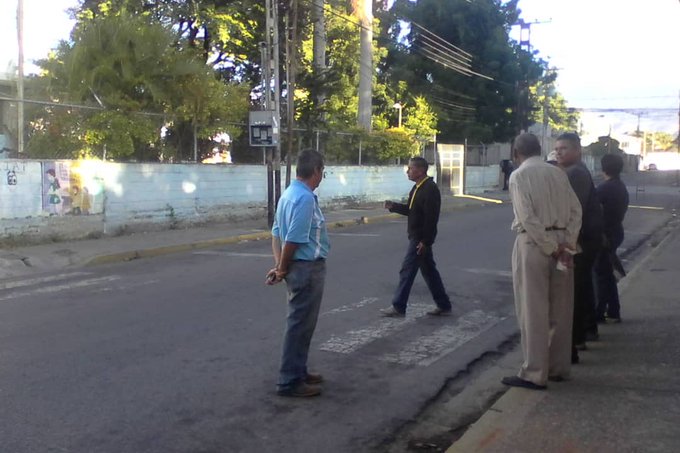 9:15 am  Casi desiertos los centros de votación de Carabobo #9Dic