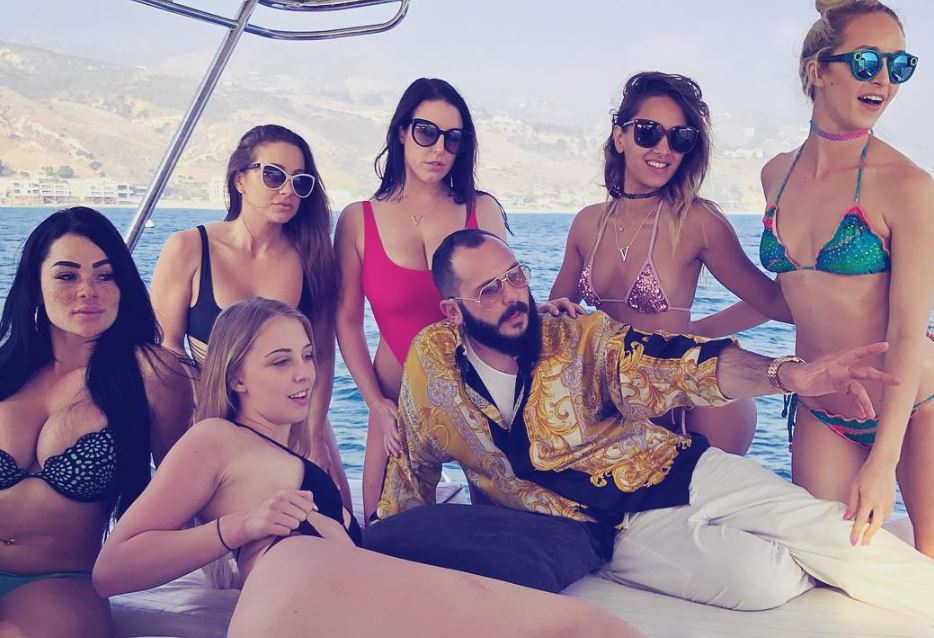 Greg Lansky, el prestigioso director de cine XXX que pasea a tus actrices favoritas en yates y helicópteros (VIDEOS)