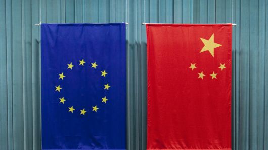 La “transferencia de tecnología forzada” tiene que detenerse o regularse, dice embajador de la UE en China