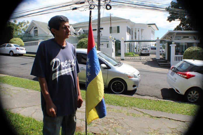 Venezolano inició huelga de hambre frente a la sede de la Cidh en Costa Rica