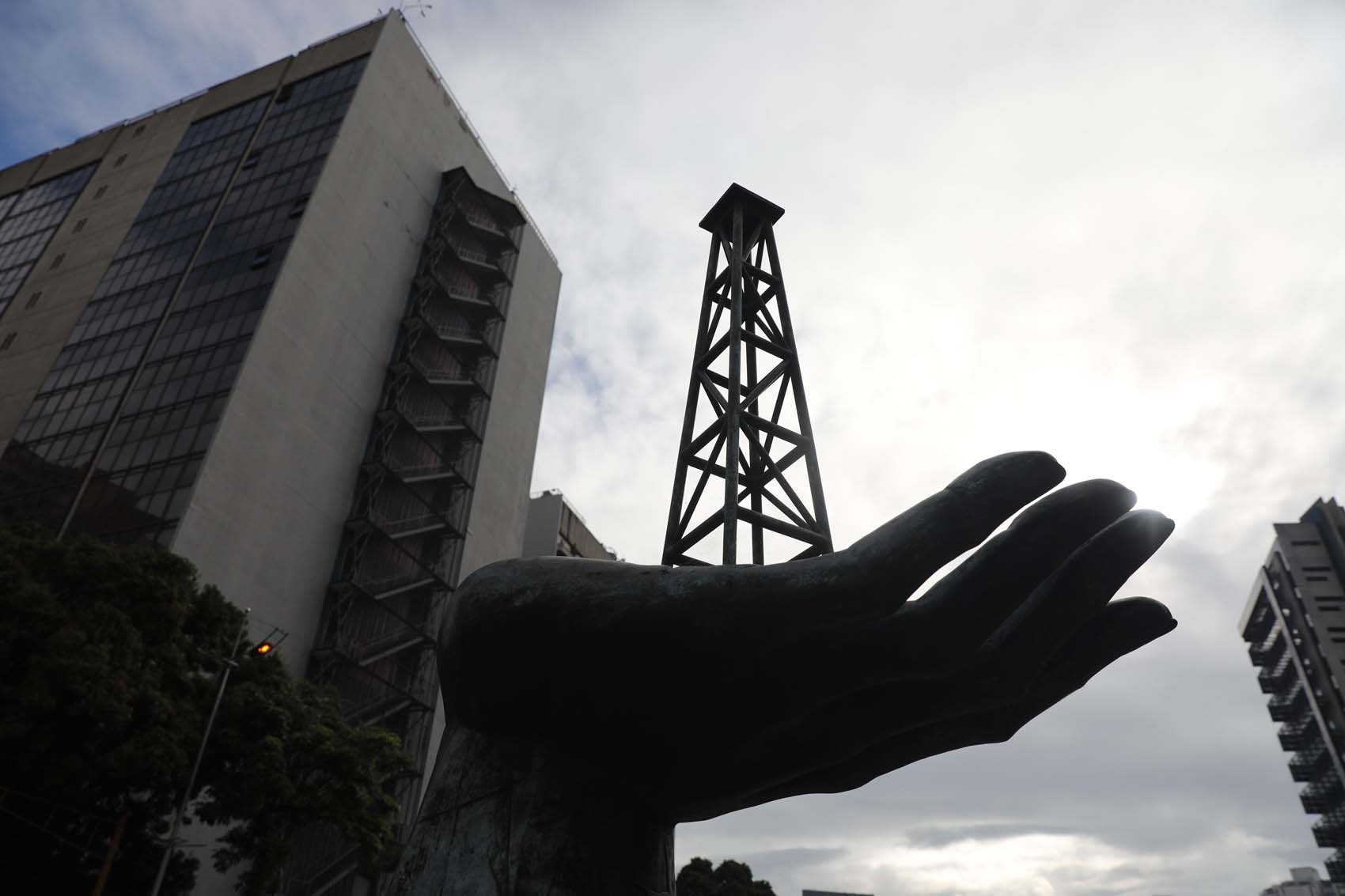 En junio, la producción petrolera de Venezuela alcanzó 851 mb/d