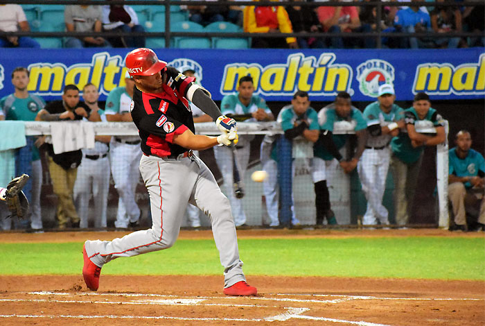 Cardenales voló hacia semis, Caribes le dio vuelta a la tortilla, y los Tigres se niegan a morir: Resultados de la LVBP del #8Nov