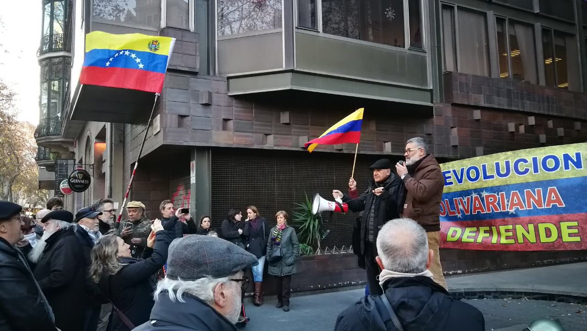 Con banderas y pancartas, partido de izquierda catalán apoyó la usurpación de poder de Maduro (FOTO)
