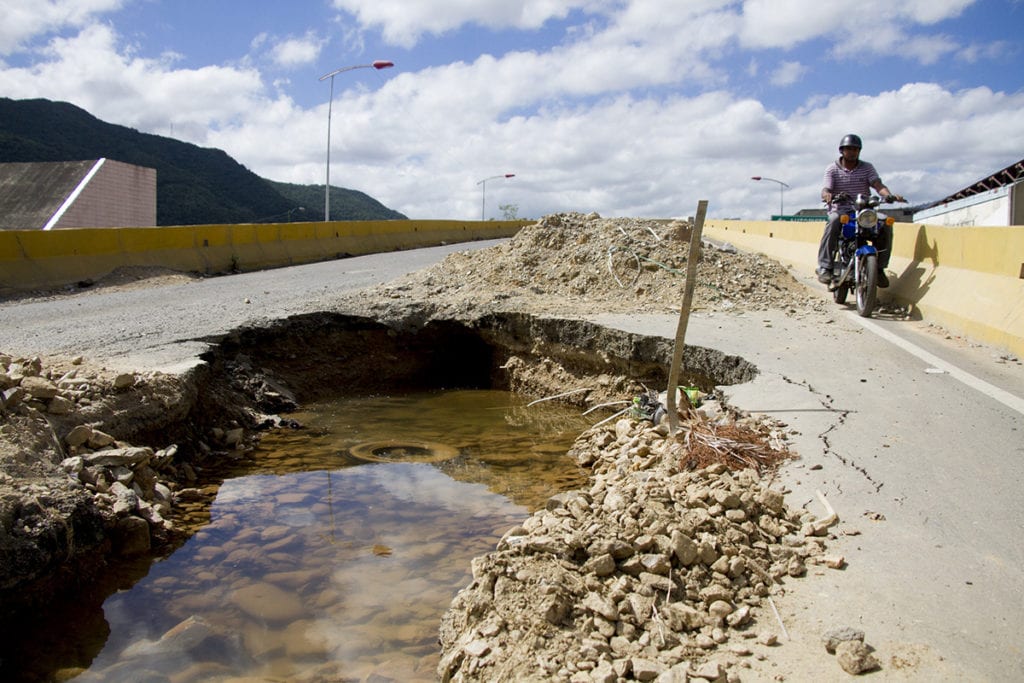 Vialidad de Venezuela en colapso: Megahuecos toman calles y autopistas del país