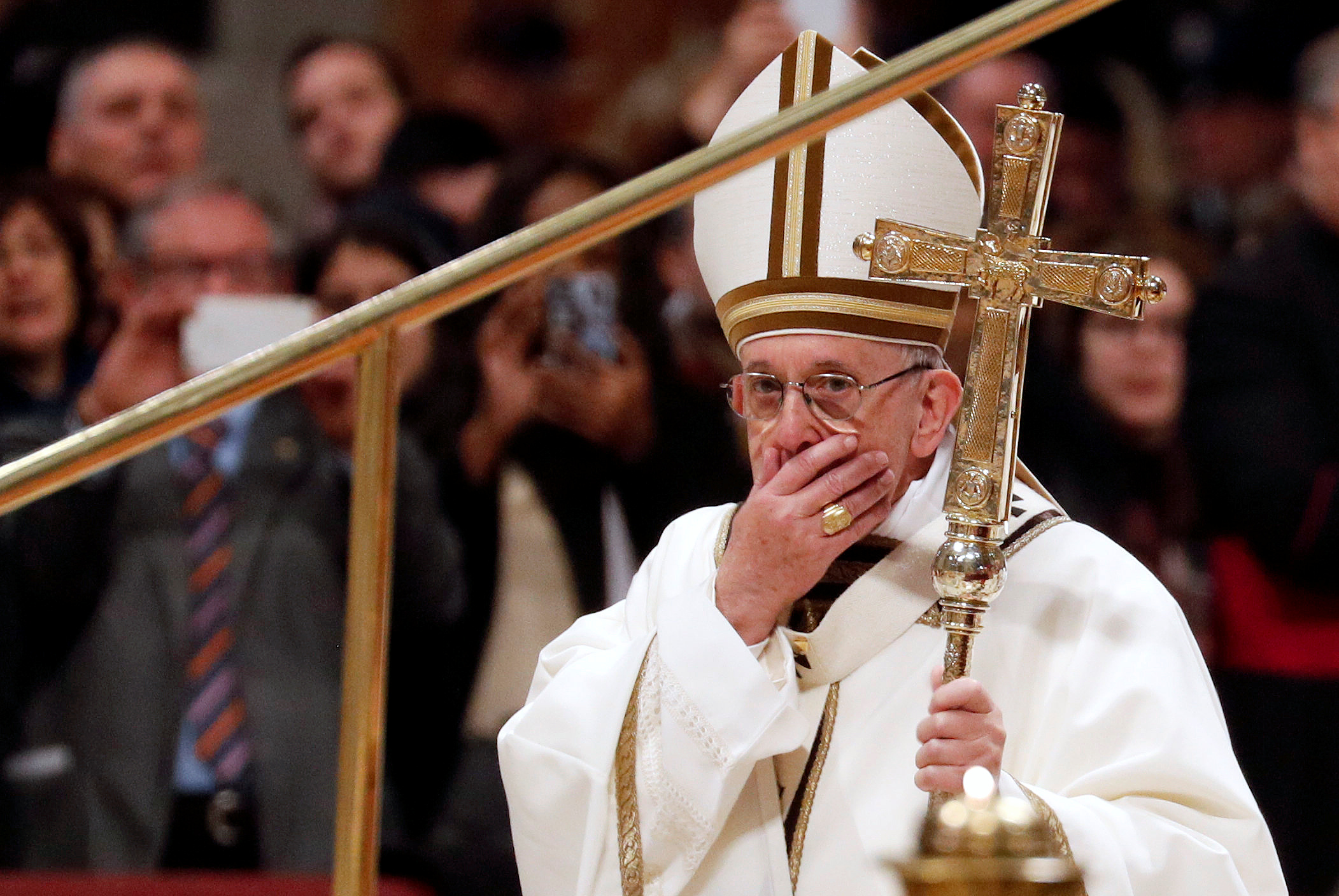 El Papa entra en la disputa por los barcos con migrantes y demanda que los reciban en puerto