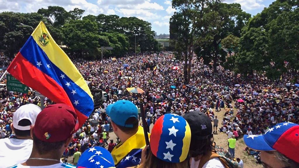 Famosos que marchan junto a Juan Guaidó este #23E