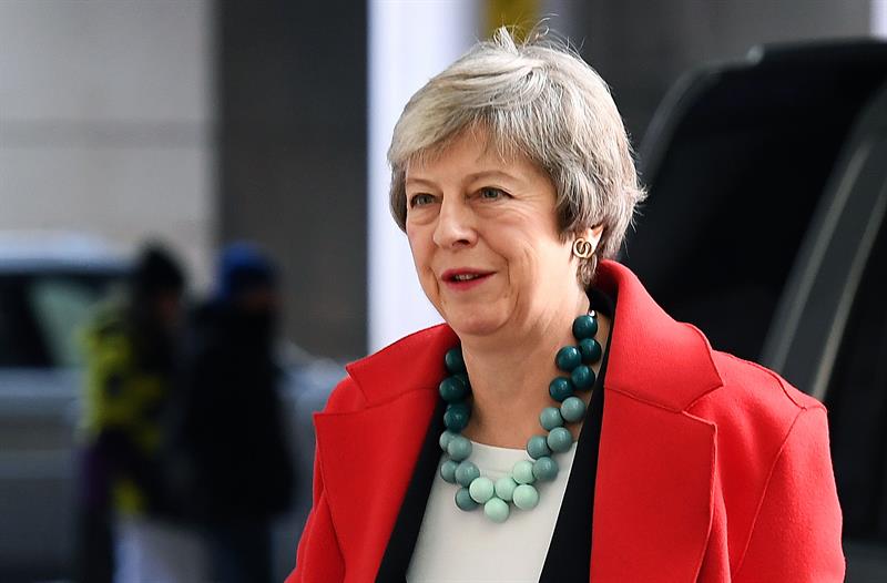 May dice que rechazar su brexit aboca al país a un territorio inexplorado