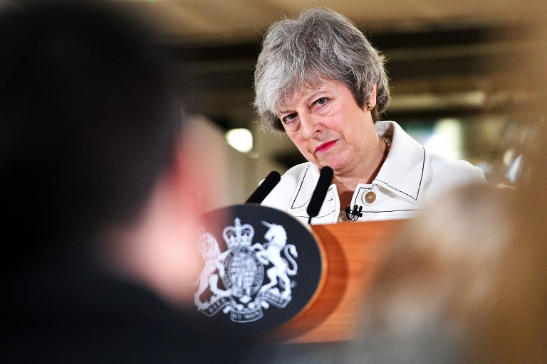 Theresa May enfrenta “complot” de sus ministros para destituirla