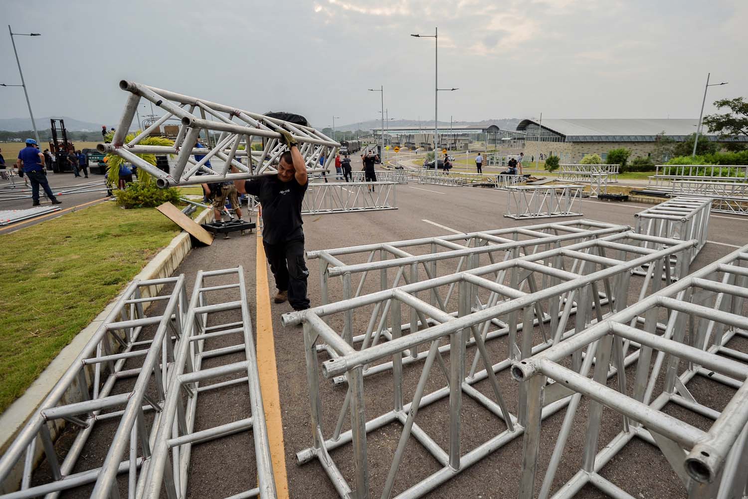 Así van los preparativos para el concierto Venezuela Aid Live en el Puente Tienditas (Fotos)