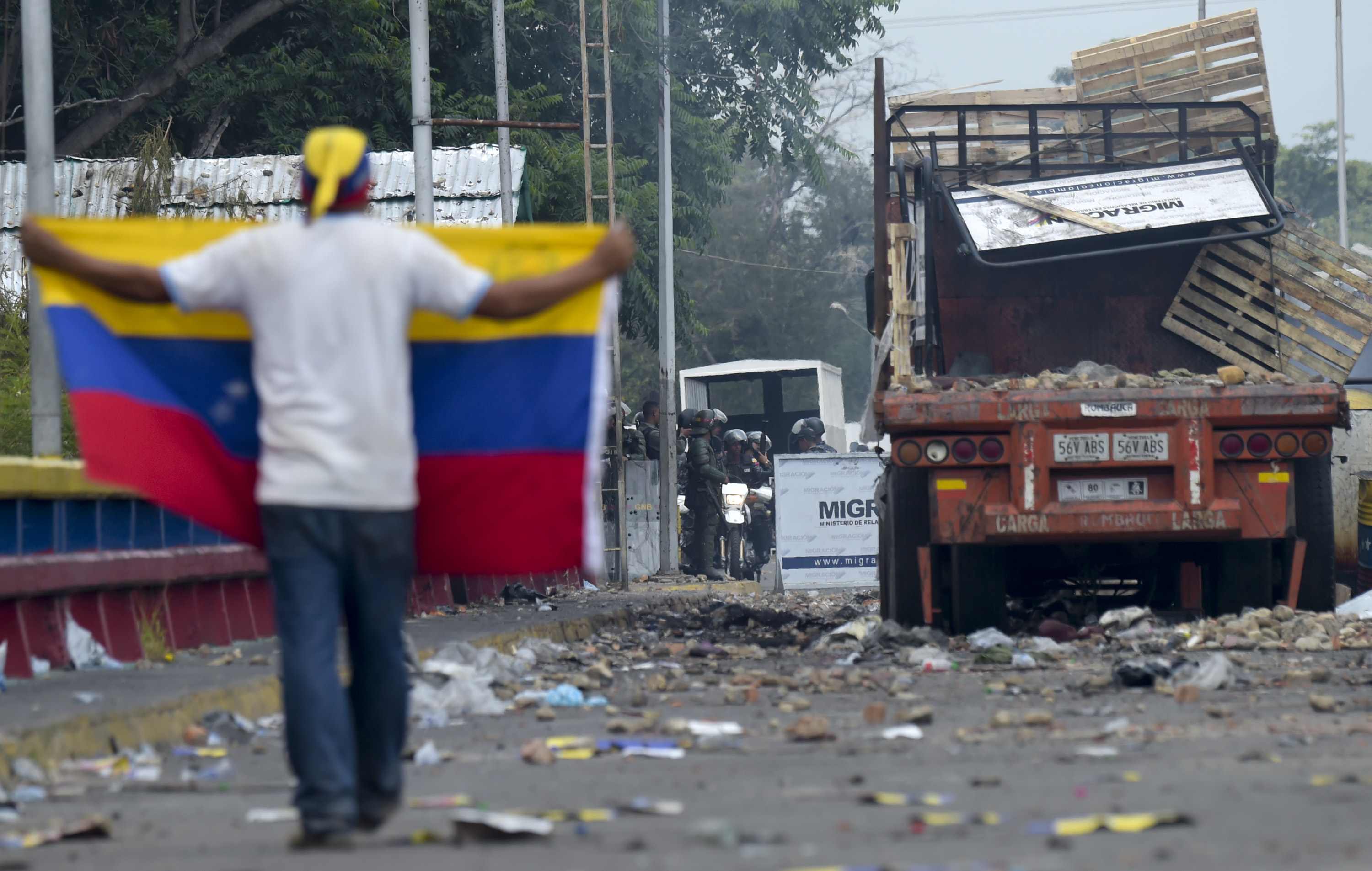 Venezolanos en la frontera piden a Guaidó mano dura contra Maduro por ayuda humanitaria