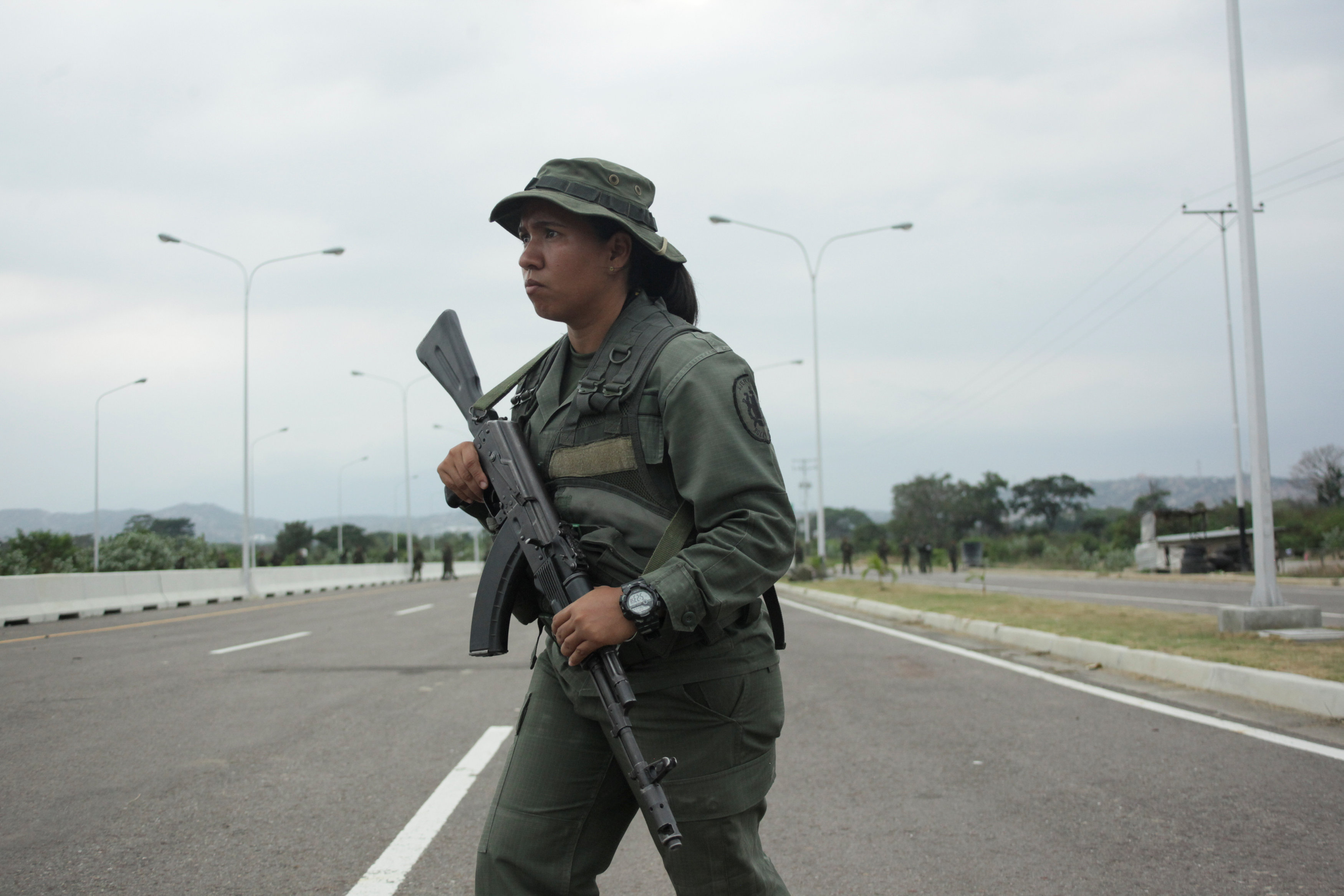 El DEPLORABLE almuerzo que reciben los militares en Ureña (FOTO)