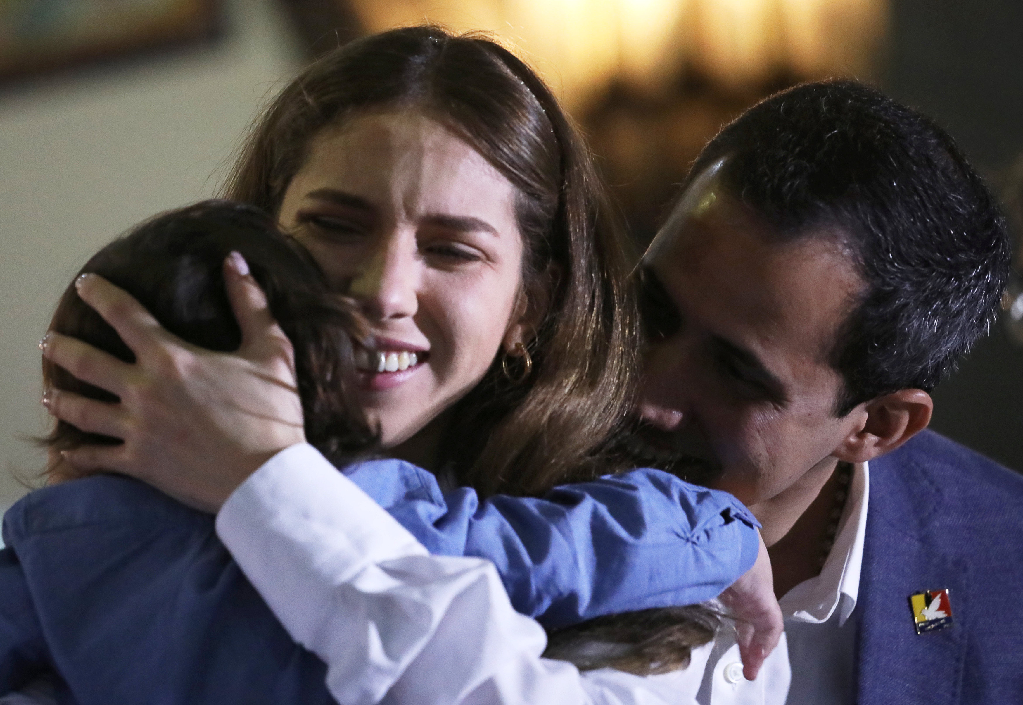 La ternurita del día: Fabiana y Juan Guaidó se reencuentran con su pequeña hija Miranda