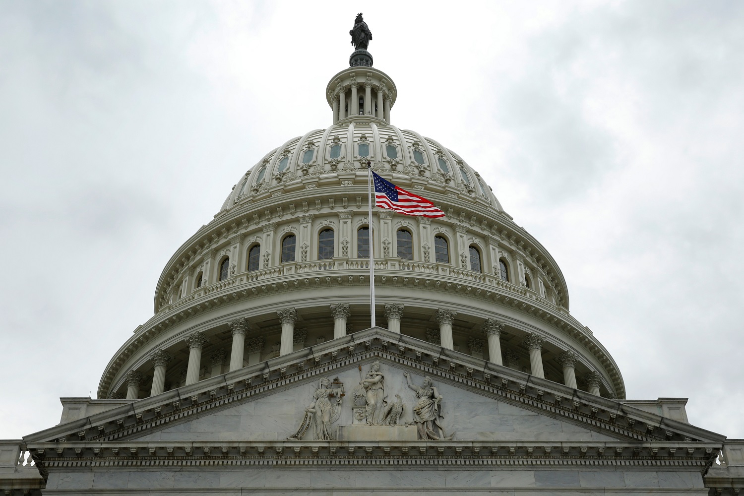 Congreso de EEUU avanza en proyecto de ley de seguridad fronteriza sin el muro de Trump