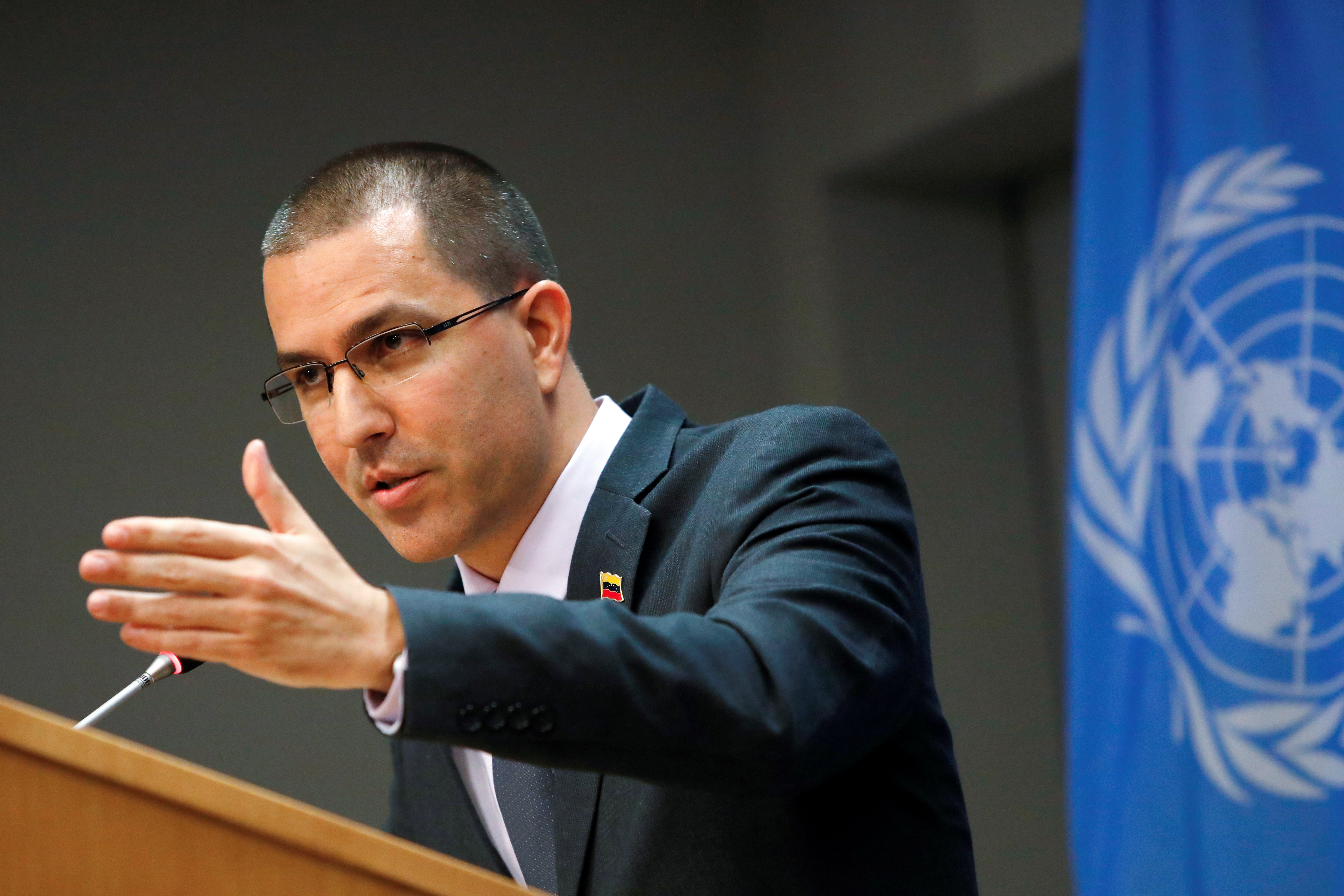 El chiste del día: Arreaza “aconseja” al canciller argentino no emitir opiniones de política exterior