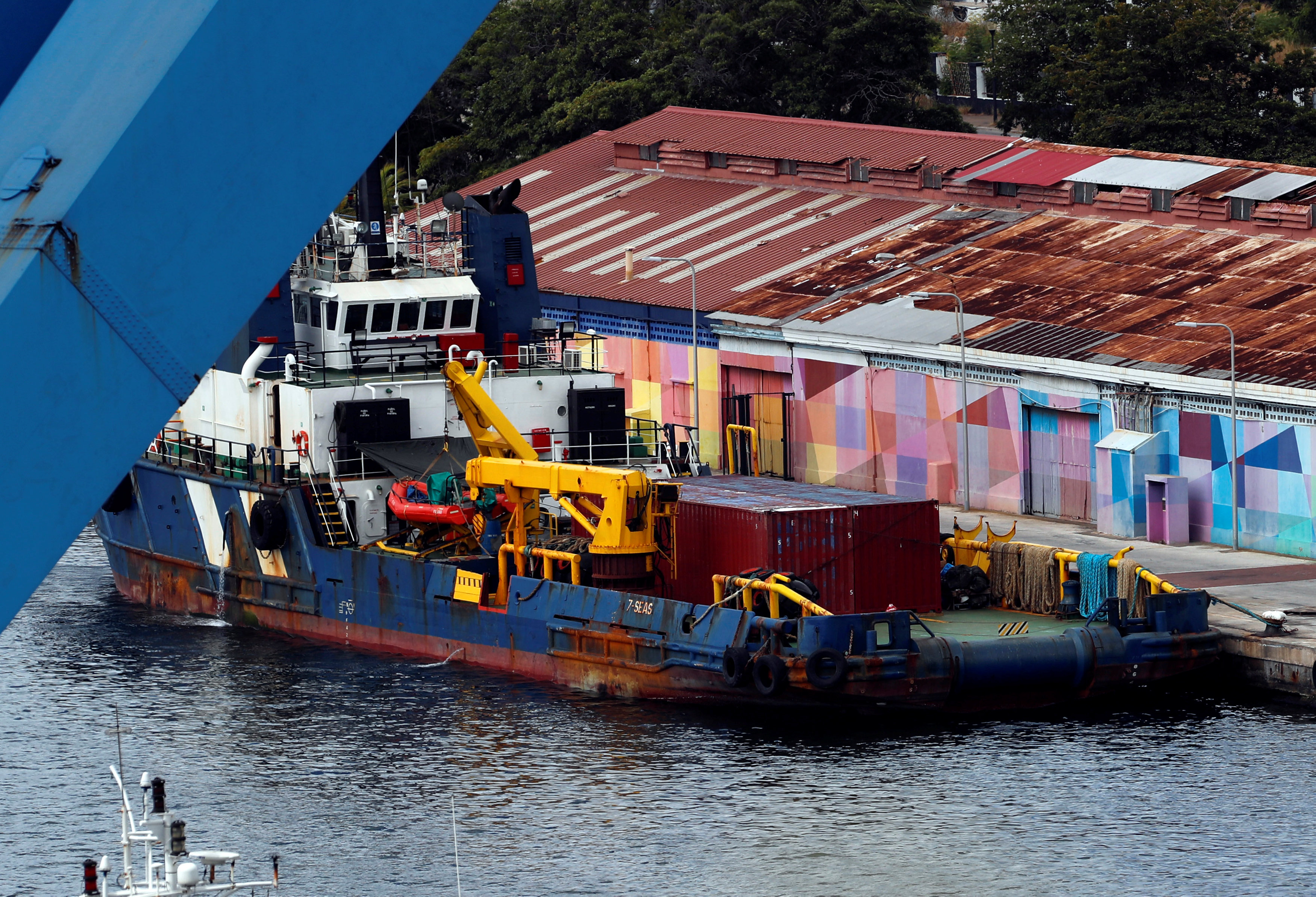 Barco con ayuda humanitaria para Venezuela continúa atracado en la isla de Curazao (Fotos)