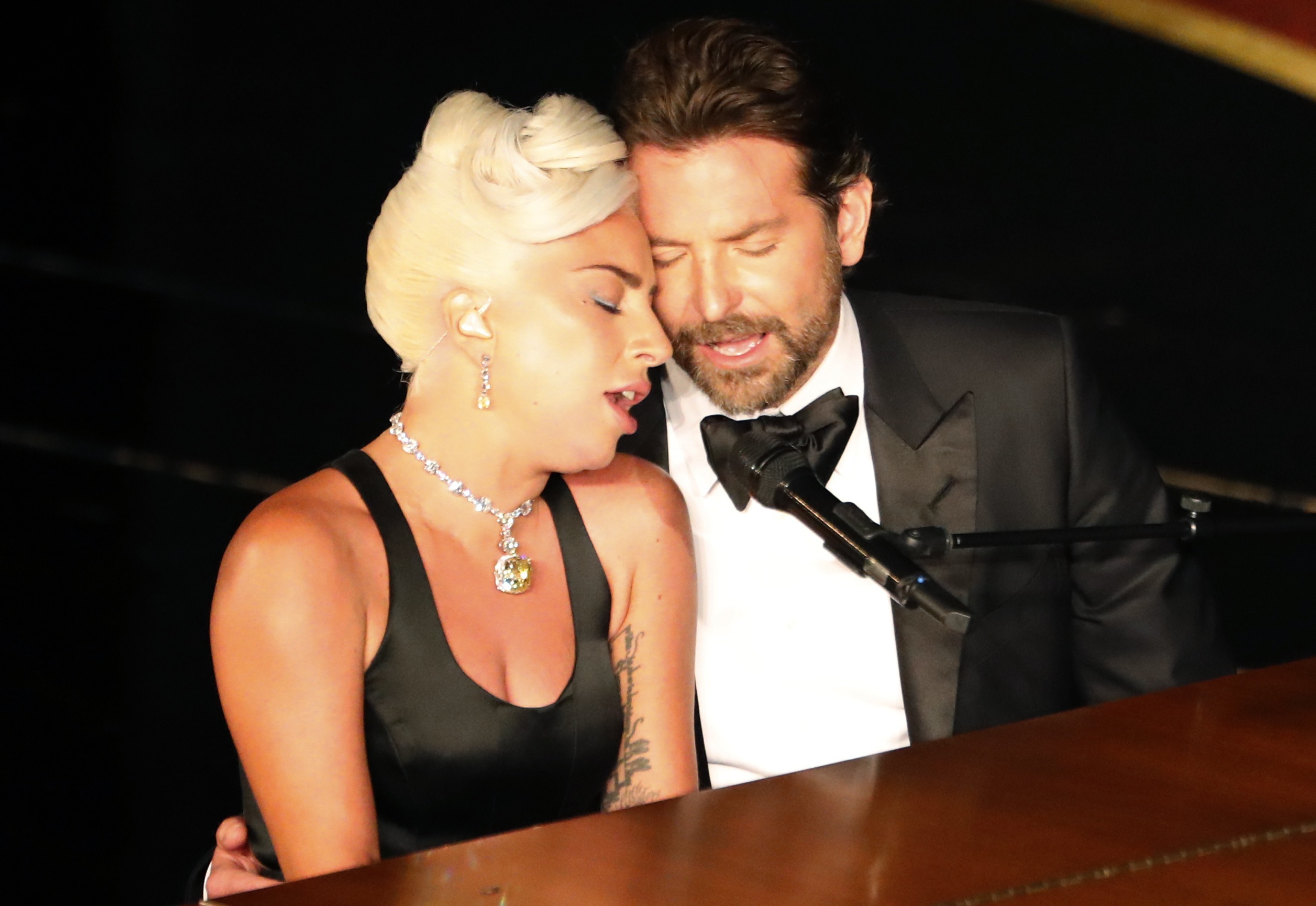 La historia de Lady Gaga y Bradley Cooper que enloquece a Hollywood y al mundo