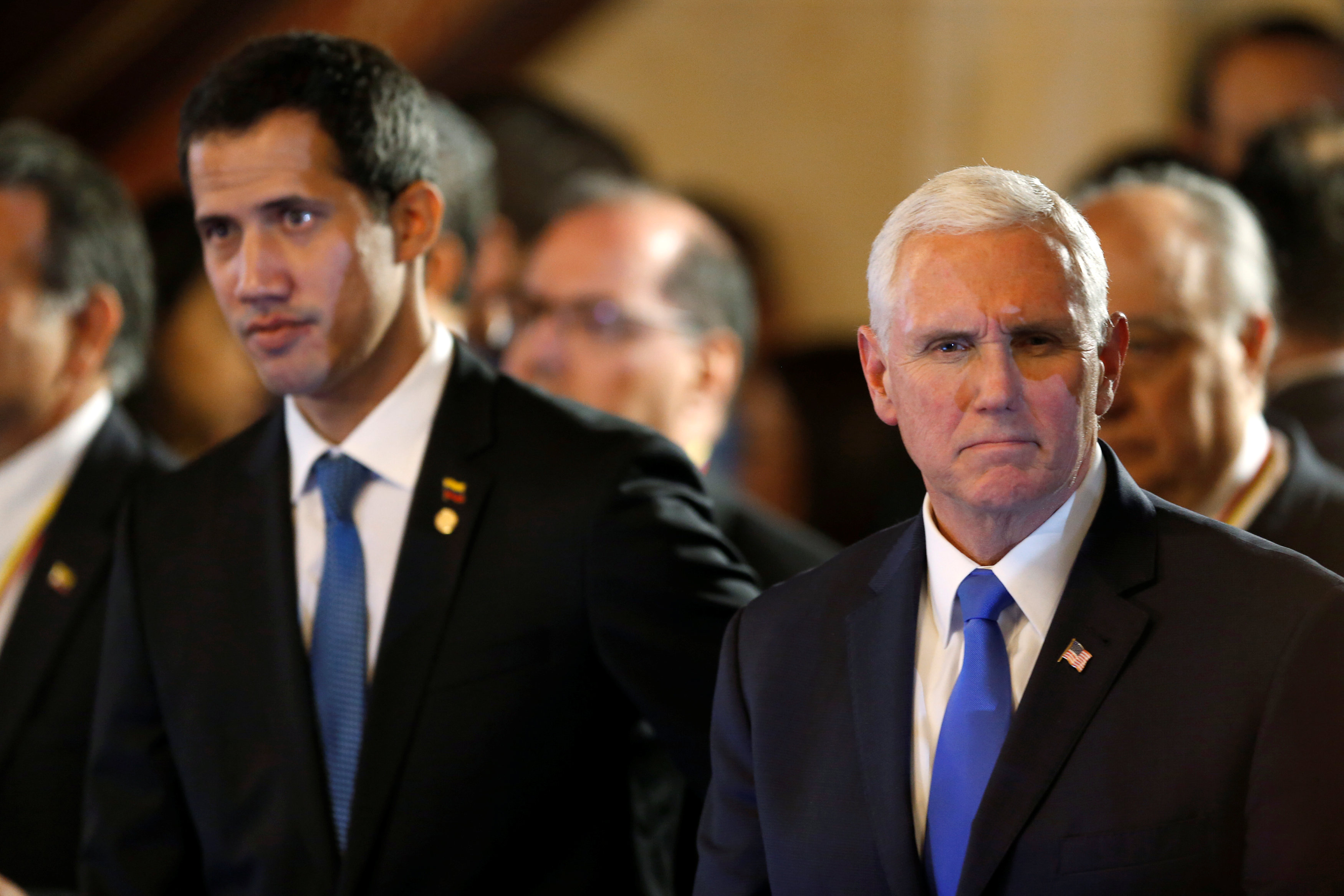 Pence promete apoyo duradero a Guaidó, alentado por protestas en Venezuela