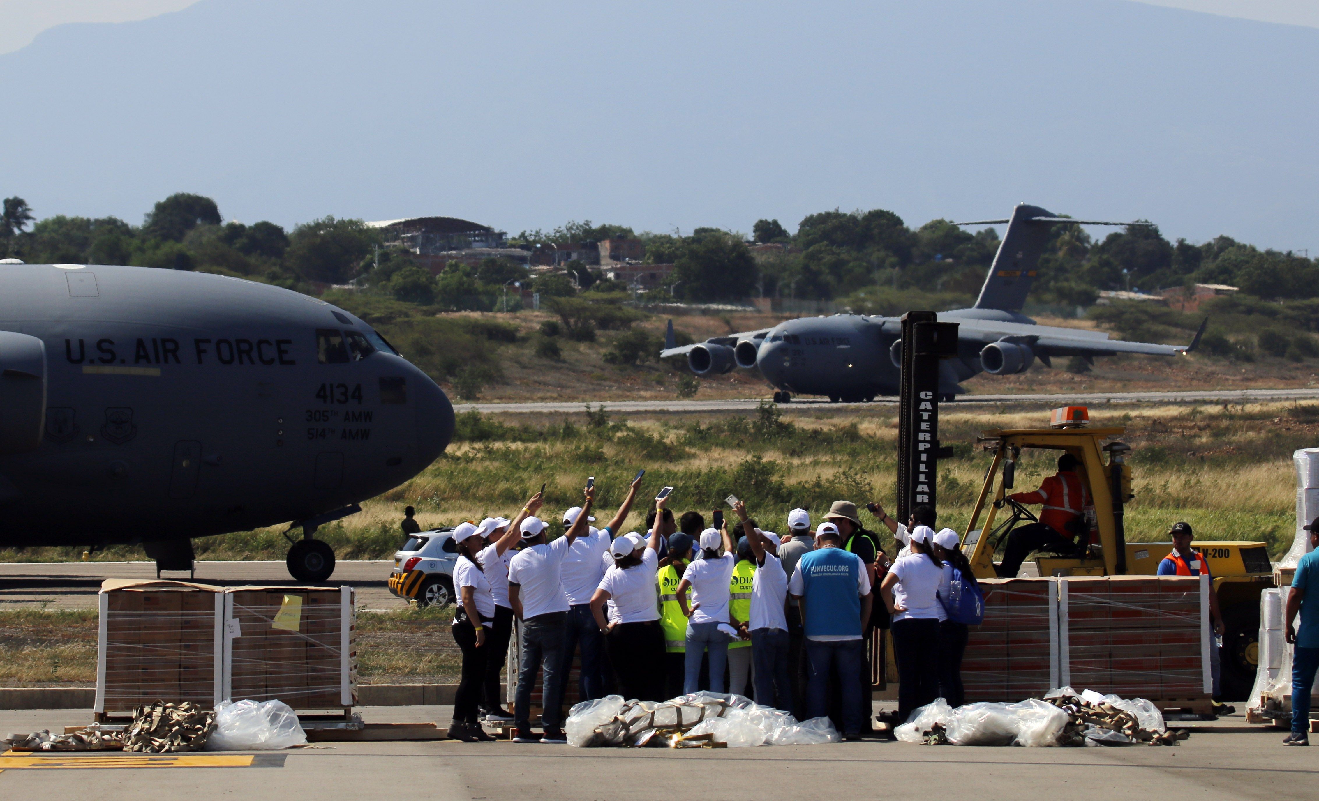 FOTOS: Parte de los productos de higiene que contienen cajas de ayuda humanitaria enviadas desde  EEUU