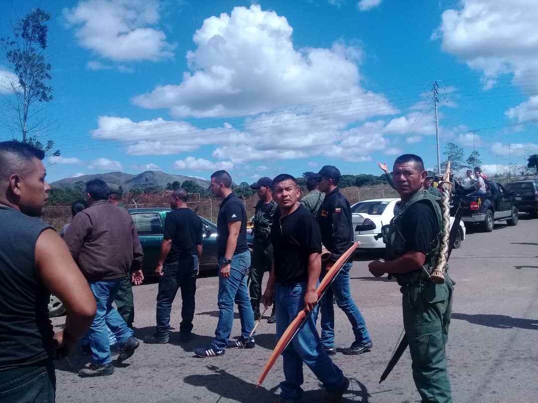 Refuerzan presencia militar en la frontera con Brasil para evitar entrada de ayuda humanitaria (FOTOS)