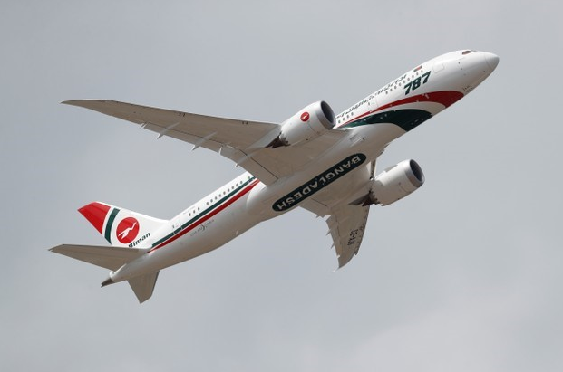 Foto de archivo de un Boeing 787-8 de Biman Bangladesh Airlines. Jul 16, 2018. REUTERS/Peter Nicholls