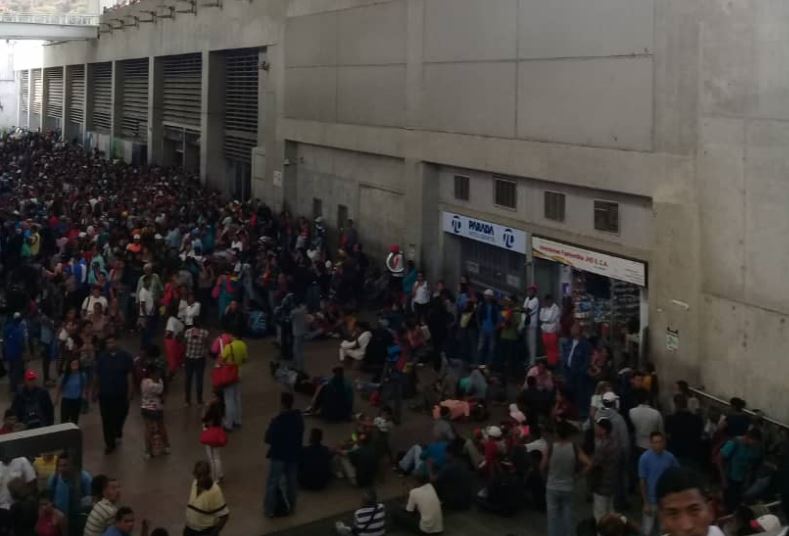 Ferrocarril de los Valles del Tuy no presta servicio por falla eléctrica este #8Feb