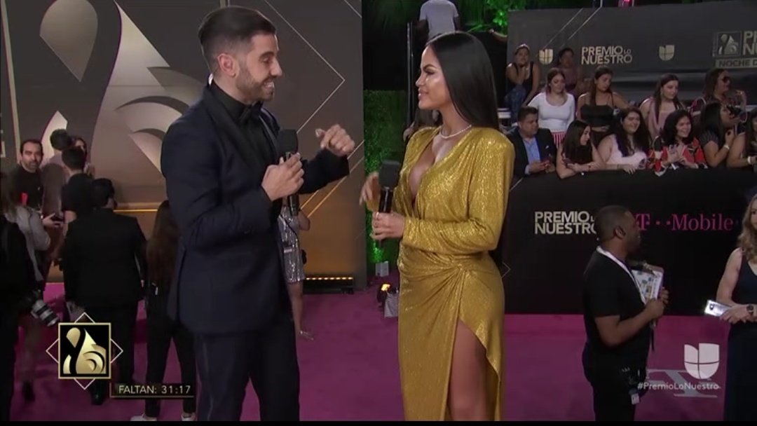 Los “pechos 3D” de Natti Natasha deslumbraron la alfombra roja de Premios Lo Nuestro 2019 (Foto)