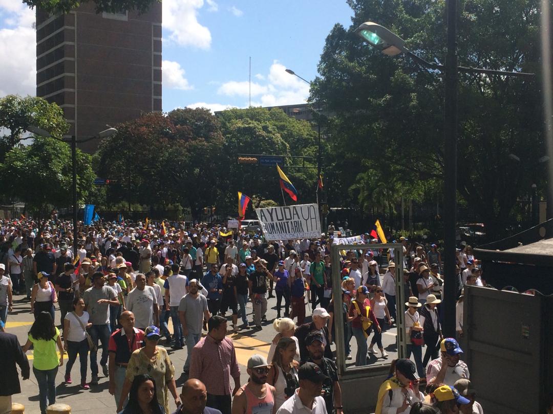 11:20 am En Imágenes: Marcha de la Juventud arrancó desde Parque Cristal rumbo a Chacao #12Feb