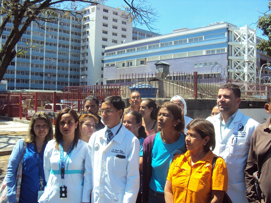 Médicos del hospital Pérez Carreño denuncian falta de insumos