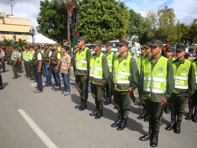 Sancionan a funcionario por tomarle fotos íntimas a su amante con el uniforme policial (+Fotos)