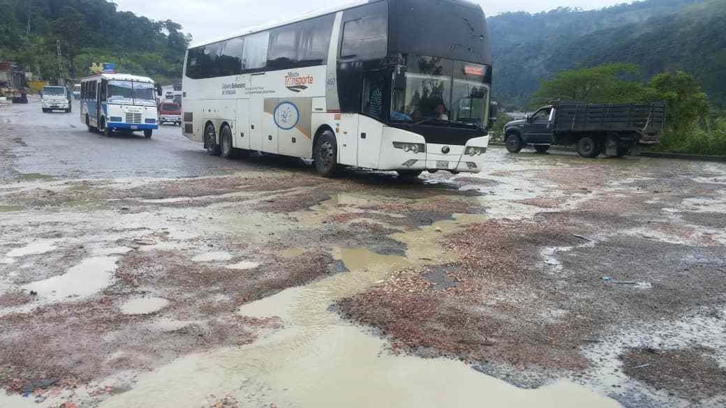 Habitantes de San Cristóbal lamentan abandono de la vialidad (Fotos)