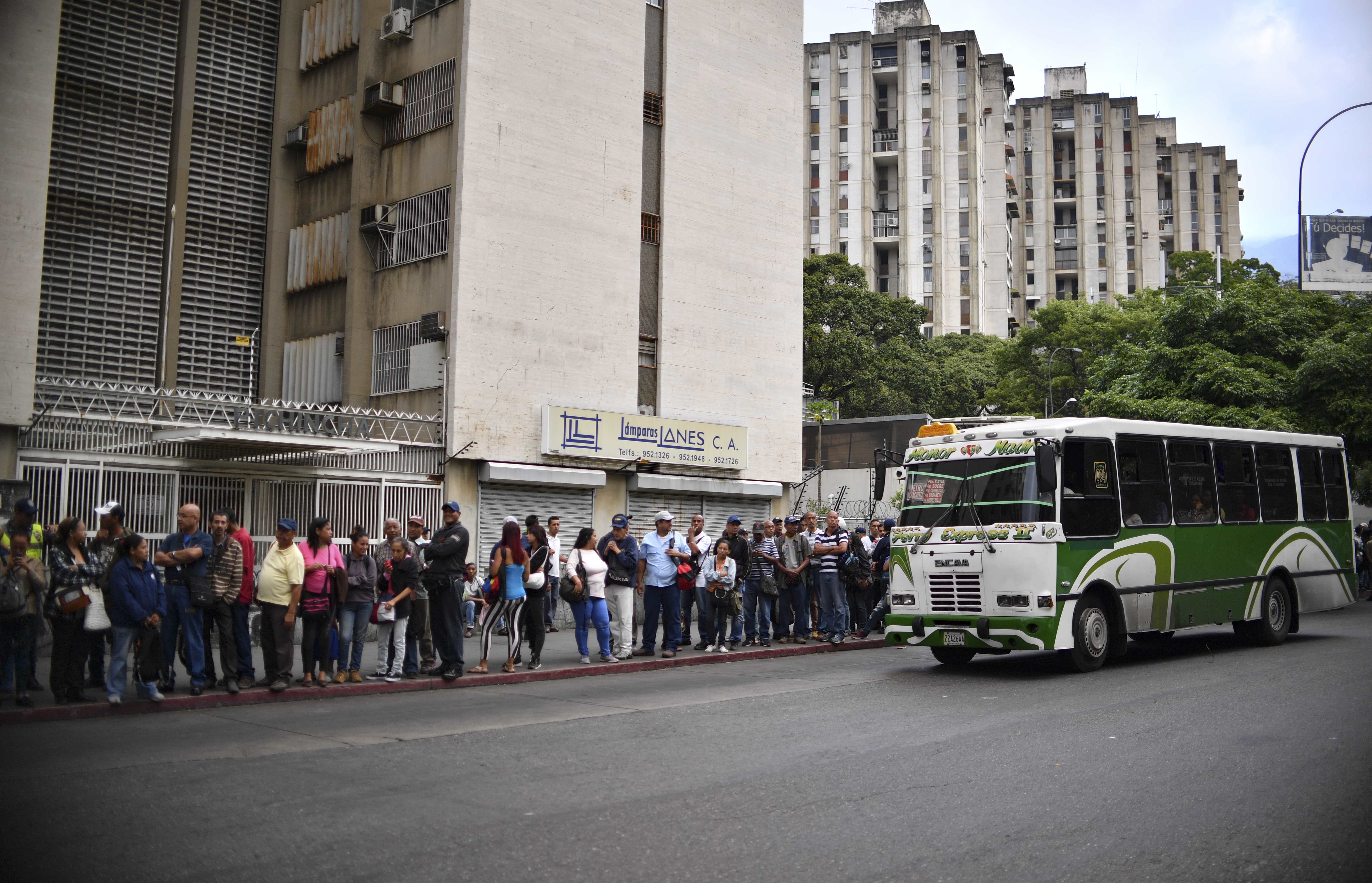 Sector transporte advierte que seguirá paralizado si no se hace ajuste del pasaje