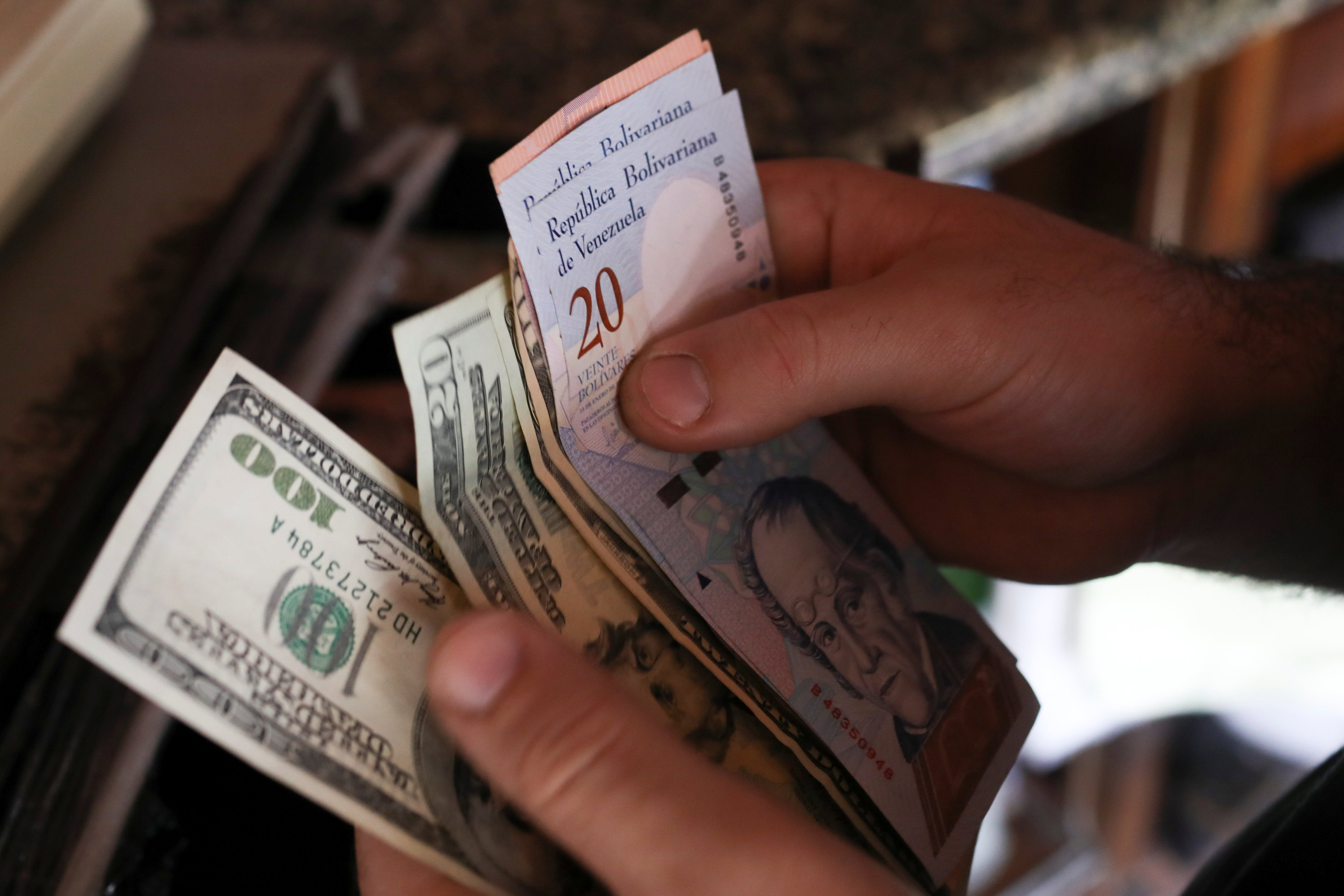 En Venezuela “el efectivo no será en bolívares, será en dólares”, predice asesor de Trump